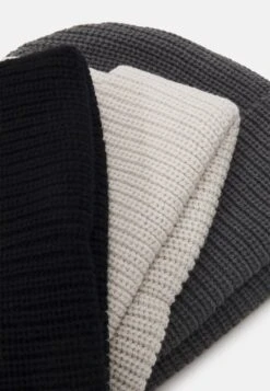 Pier One UNISEX 3 PACK - Mütze - Black/dark Grey/off-white/ -Pier One 2a1daa058c674c9dbb0074799d429f4b