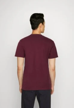 Pier One T-Shirt Basic - Dark Blue/pink/off-white 10 Pier One T-Shirt Basic - Dark Blue/pink/off-white -Pier One 43e5b16979164ff28438c139f84cc1d8