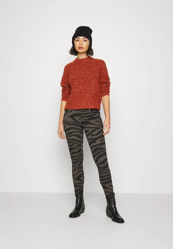 Pier One SHORT MICRO BEANIE UNISEX - Mütze - Black 8 Pier One SHORT MICRO BEANIE UNISEX - Mütze - Black – Bild 6