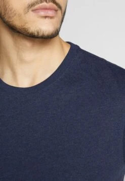 Pier One 4 PACK - T-Shirt Basic - Black/white/blue 12 Pier One 4 PACK - T-Shirt Basic - Black/white/blue -Pier One 5847a37145c74e25a85f71f4653216cb