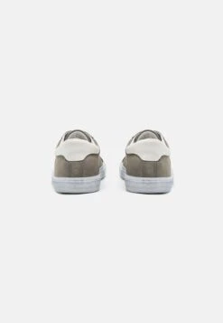 Pier One Sneaker Low - Grey 10 Pier One Sneaker Low - Grey -Pier One 8dce156f603c4f1e949ccd2231979907