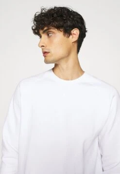 Pier One 2 PACK - Sweatshirt - White/black 13 Pier One 2 PACK - Sweatshirt - White/black -Pier One a5485bef5ad44f4282ce09e954d19f56