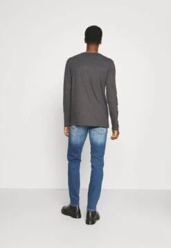 Pier One 2 PACK - Langarmshirt - Dark Grey/black 10 Pier One 2 PACK - Langarmshirt - Dark Grey/black -Pier One a601e52fa7974b079f93b858d4b782ec