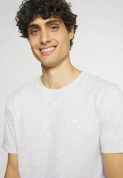 Pier One 5 PACK - T-Shirt Basic - Light Grey - 101_white - 001_green - 602 13 Pier One 5 PACK - T-Shirt Basic - Light Grey - 101_white - 001_green - 602 -Pier One bfc88b4fb0af436ea6df397e7b3e9a49