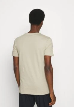 Pier One T-Shirt Basic - White/dark Grey/black 10 Pier One T-Shirt Basic - White/dark Grey/black -Pier One d4309172134f476283eb4fd8b00555ed