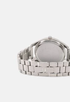 Pier One -Pier One e57ddc7e4115488f9d791430984d5636