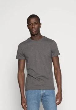 Pier One 3 PACK - T-Shirt Basic - Black/grey/green 12 Pier One 3 PACK - T-Shirt Basic - Black/grey/green -Pier One ee89d58fc61140e19ce307b0b3b5e4cf