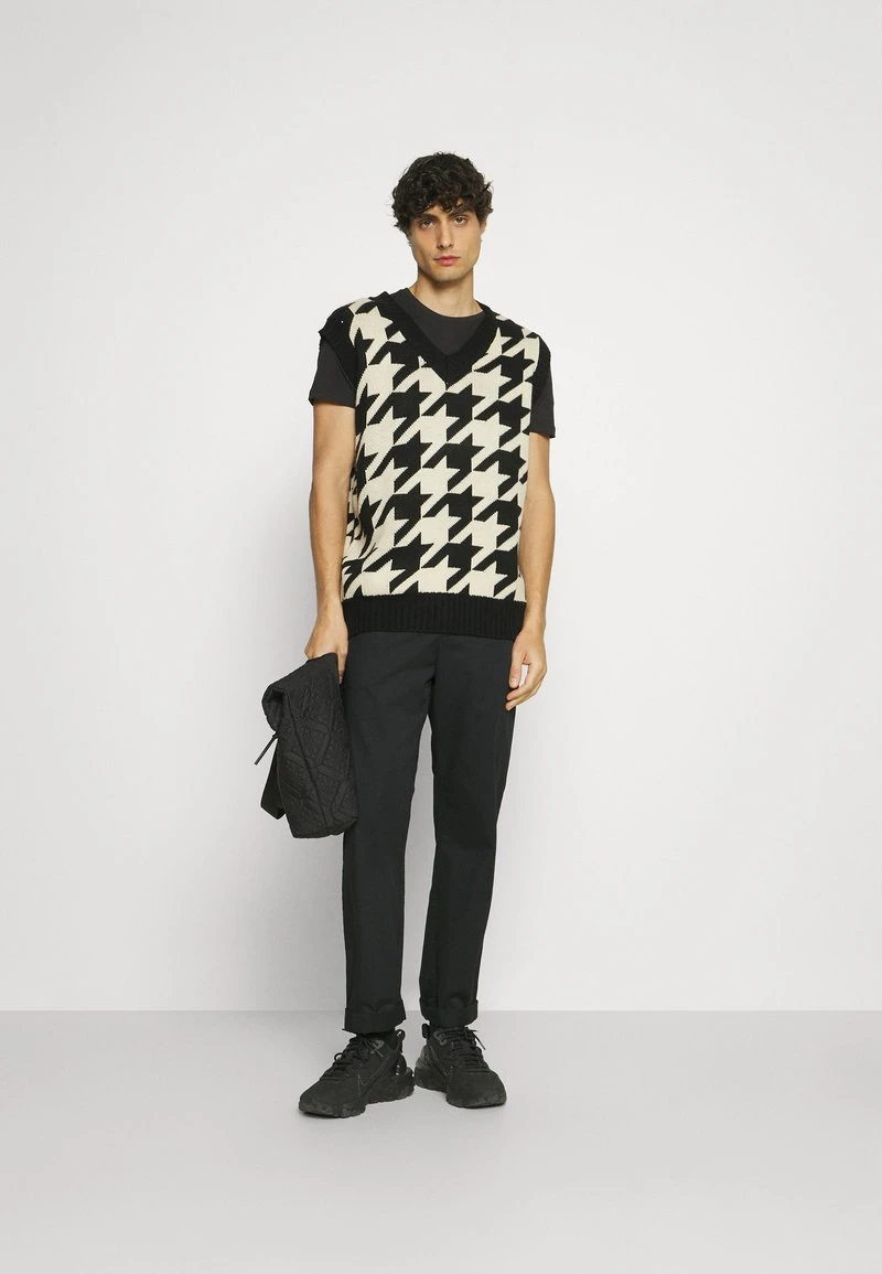 Pier One 5 PACK - T-Shirt Basic - White/black/dark Blue 3 Pier One 5 PACK - T-Shirt Basic - White/black/dark Blue