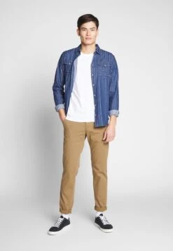 Pier One -Pier One fc0637525aa84c67b66ae9c9991233d8